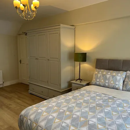 Self Catering Silvermines Апартаменты *