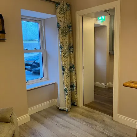 Self Catering Silvermines Нина